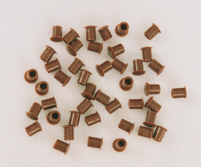 Q.TA'. 1000 COPRIFORO PLASTICA MARRONE D 6 MM*